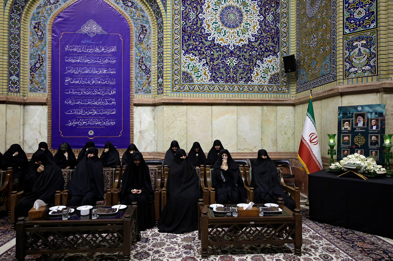 تشرف خانواده شهیدان امیرعبداللهیان و رحمتی به حرم مطهر رضوی + تصاویر