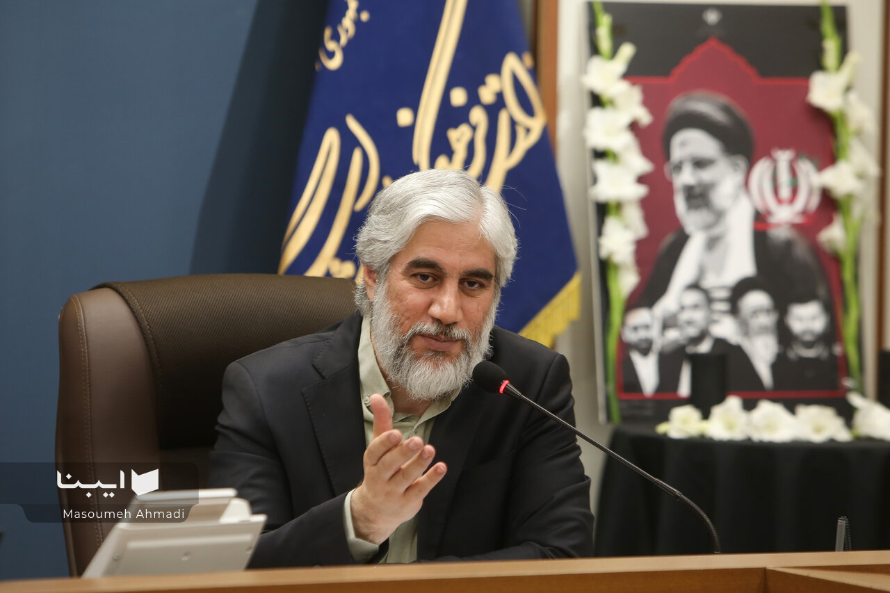 صیانت از زبان فارسی باید برای تمام مسئولان مسئلهای ضروری باشد