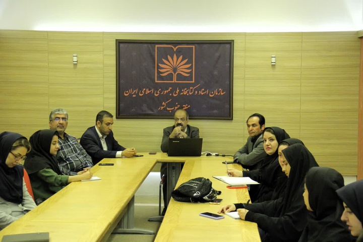 کارگاه «اهمیت سندشناسی در مستندسازی اسناد آرشیوی» در شیراز برگزار شد