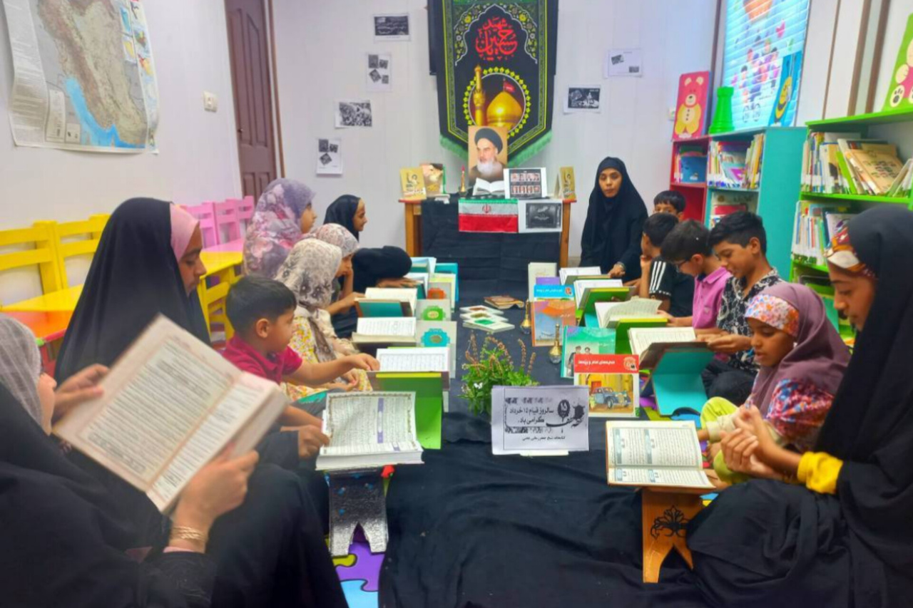 نمایشگاه کتاب «امام و بچه‌ها» در شهر تخت بندرعباس برگزار شد
