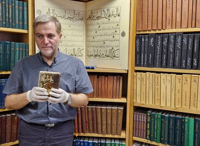 قرآن خاندانی دوره تیموری به کتابخانه مرکزی رضوی اهدا شد
