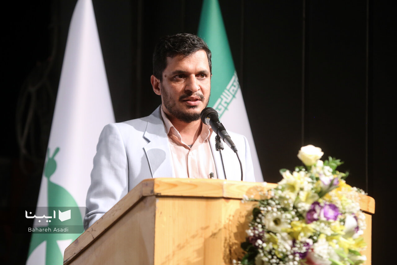 مجموعه کتاب «یک پاورقی» در قالب کار گروهی تولید شده است