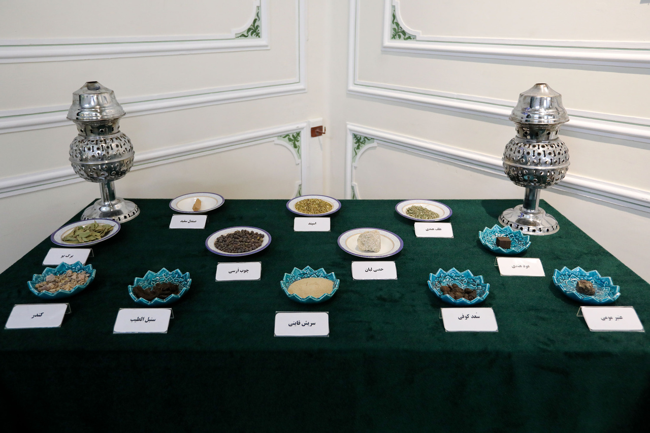 رونمایی از اسناد ۴۰۰ ساله «عودسوزی» در حرم مطهر رضوی + تصاویر