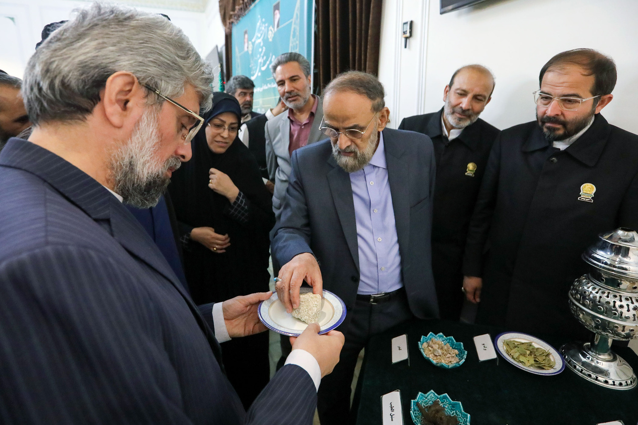 رونمایی از اسناد ۴۰۰ ساله «عودسوزی» در حرم مطهر رضوی + تصاویر