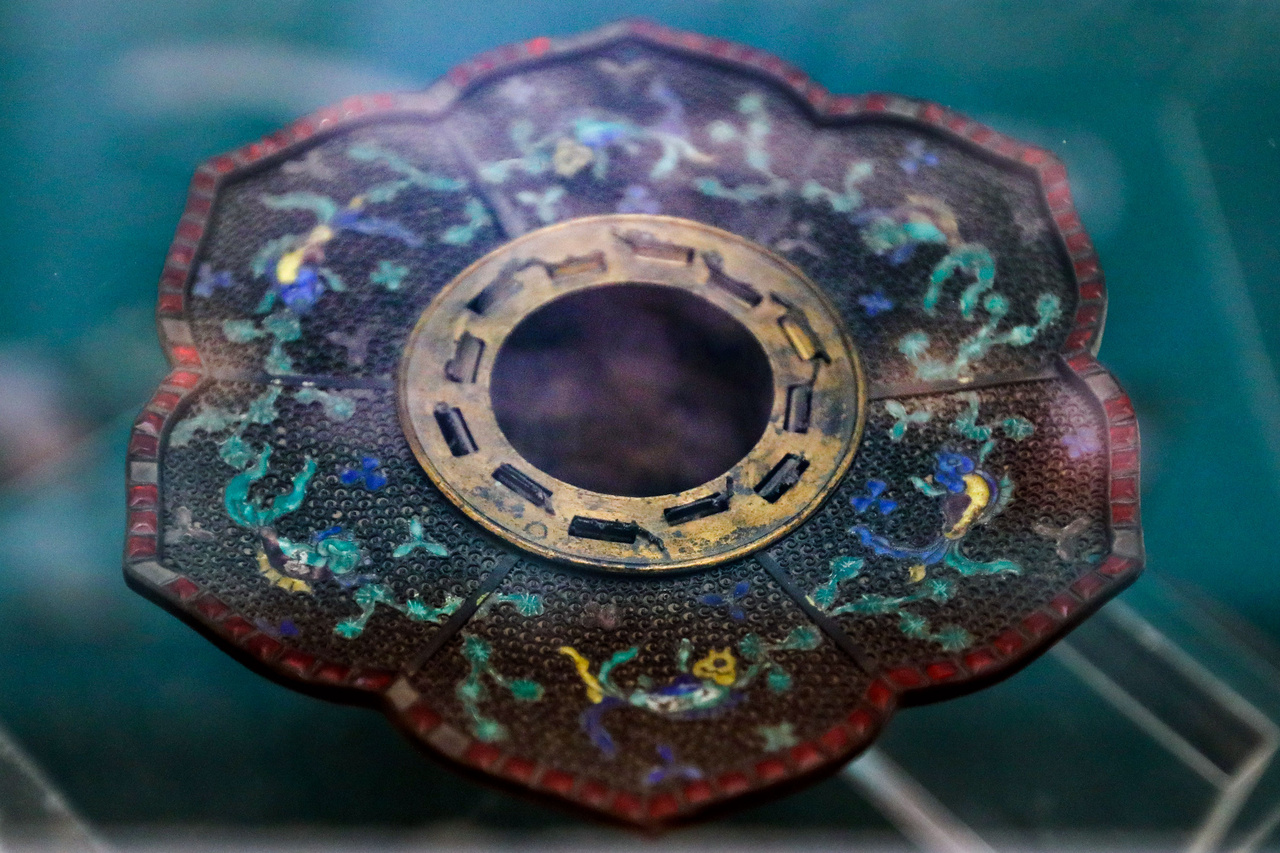 رونمایی از اسناد ۴۰۰ ساله «عودسوزی» در حرم مطهر رضوی + تصاویر