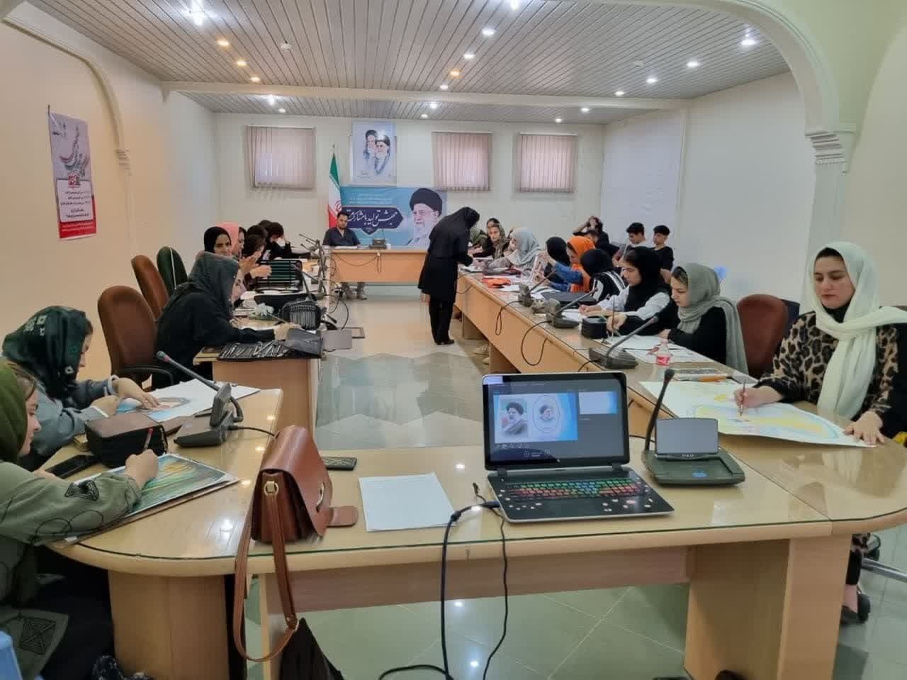 اردوی «بخوانیم و بدانیم» در تربتحیدریه / کارگاه مقدماتی الفبای شعر در خواف