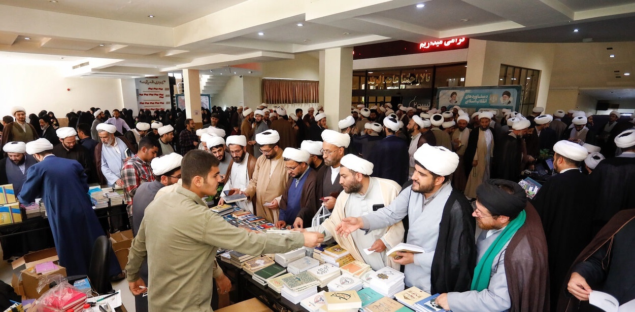 برگزاری دومین اجلاسیه بزرگ مبلغان استان همدان/ برپایی نمایشگاه با ۱۱۹ عنوان کتاب