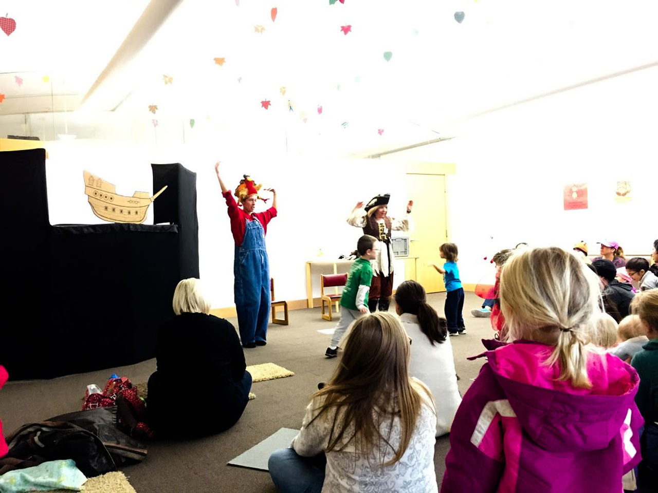 کودکان زیر سقف کتابخانههای جادویی