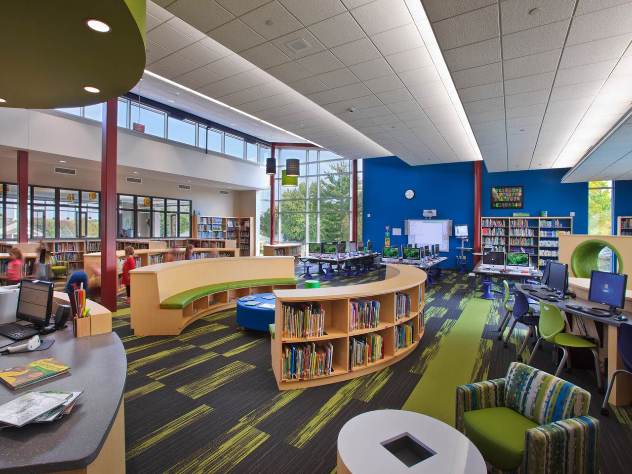 کودکان زیر سقف کتابخانههای جادویی