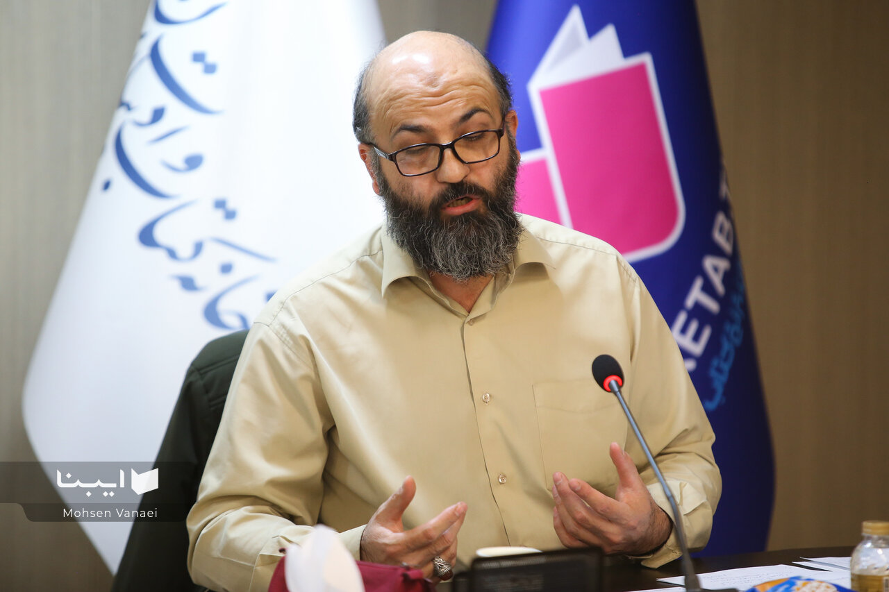 انسانِ ایستاده بر لبه: تاریخِ فراموشی و خودآگاهی