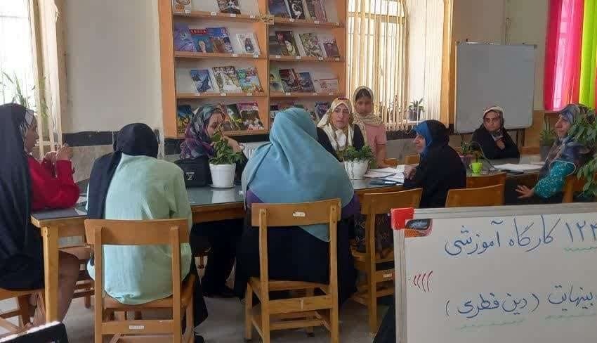 خوانش کتاب در تربتحیدریه / تقدیر از معلمان فعال حوزه کتاب طرقبه و شاندیز