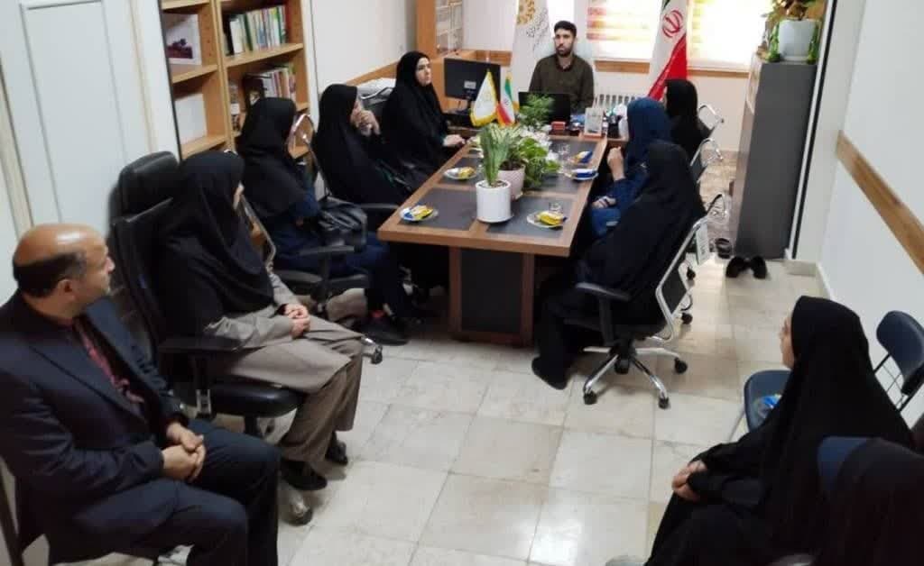 خوانش کتاب در تربتحیدریه / تقدیر از معلمان فعال حوزه کتاب طرقبه و شاندیز