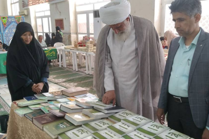 نمایشگاه کتاب غدیر در مسجد جامع میناب برگزار شد