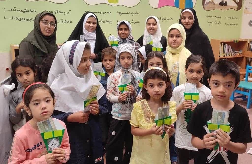 کاروان کتاب در روستاهای زلزلهزده شهرستان/خوانش کتاب در گناباد