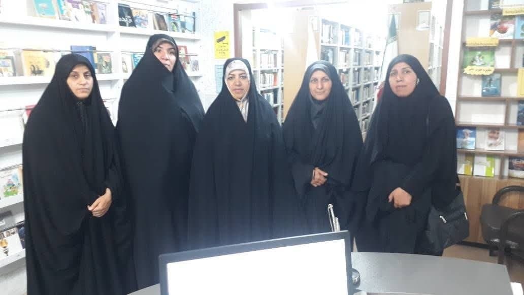 کاروان کتاب در روستاهای زلزلهزده شهرستان/خوانش کتاب در گناباد