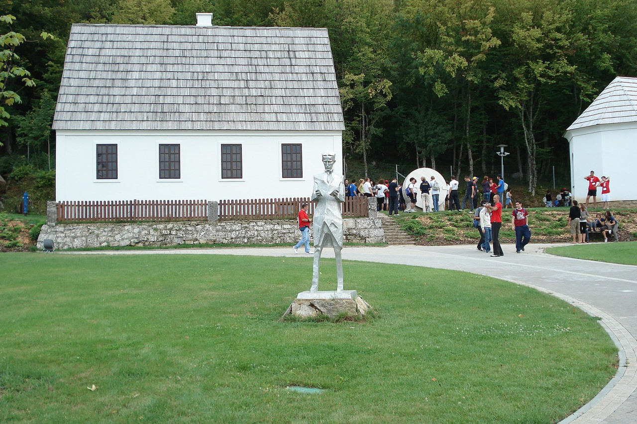 افتتاح اولین کتابخانه مدرسه در صربستان/ روایتی از «شب کتاب»