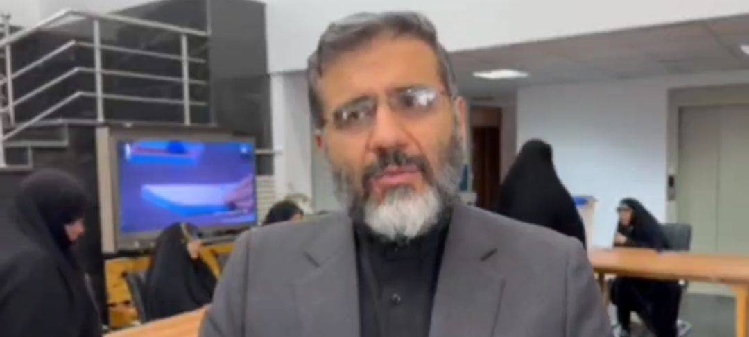 محمدمهدی اسماعیلی پس از انداختن رای خود به صندوق در جمع خبرنگاران