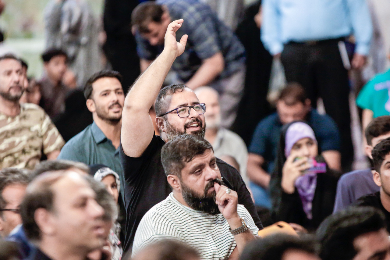 شب شعر «اربعین شهدای خدمت» در حرم رضوی برگزار شد + تصاویر