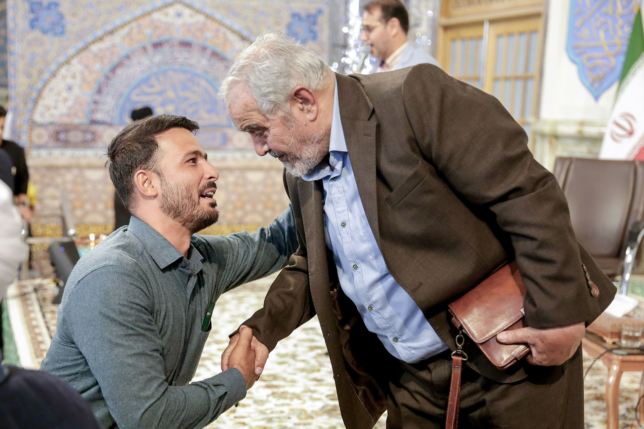 شب شعر «اربعین شهدای خدمت» در حرم رضوی برگزار شد + تصاویر