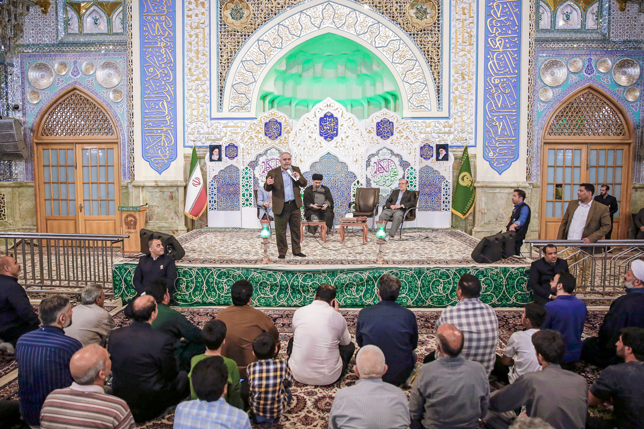 شب شعر «اربعین شهدای خدمت» در حرم رضوی برگزار شد + تصاویر