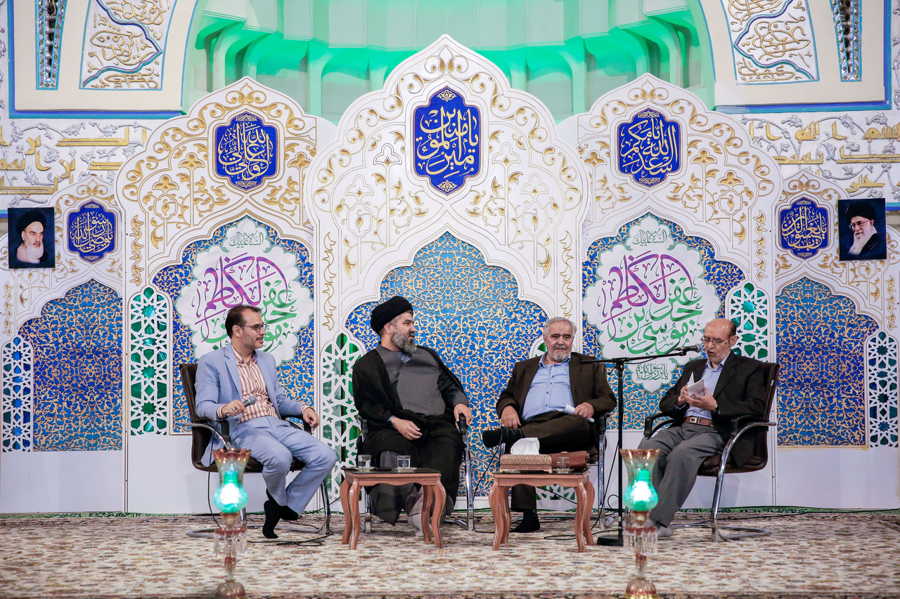 شب شعر «اربعین شهدای خدمت» در حرم رضوی برگزار شد + تصاویر