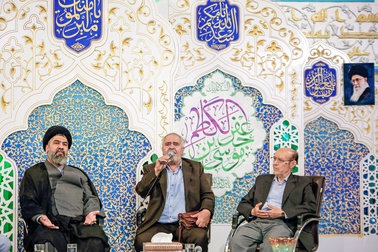 شب شعر «اربعین شهدای خدمت» در حرم رضوی برگزار شد + تصاویر