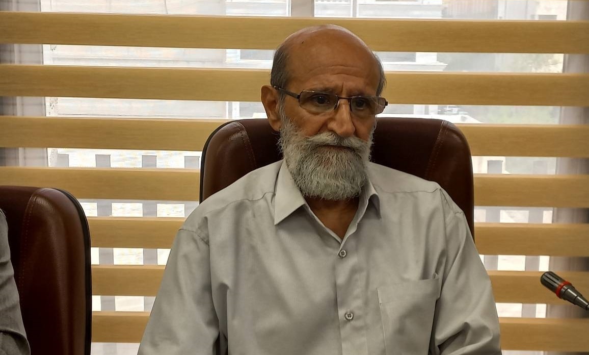 کتاب سال دفاع مقدس، پیشران یک حرکت عظیم است/ به بخش خصوصی میدان دهیم