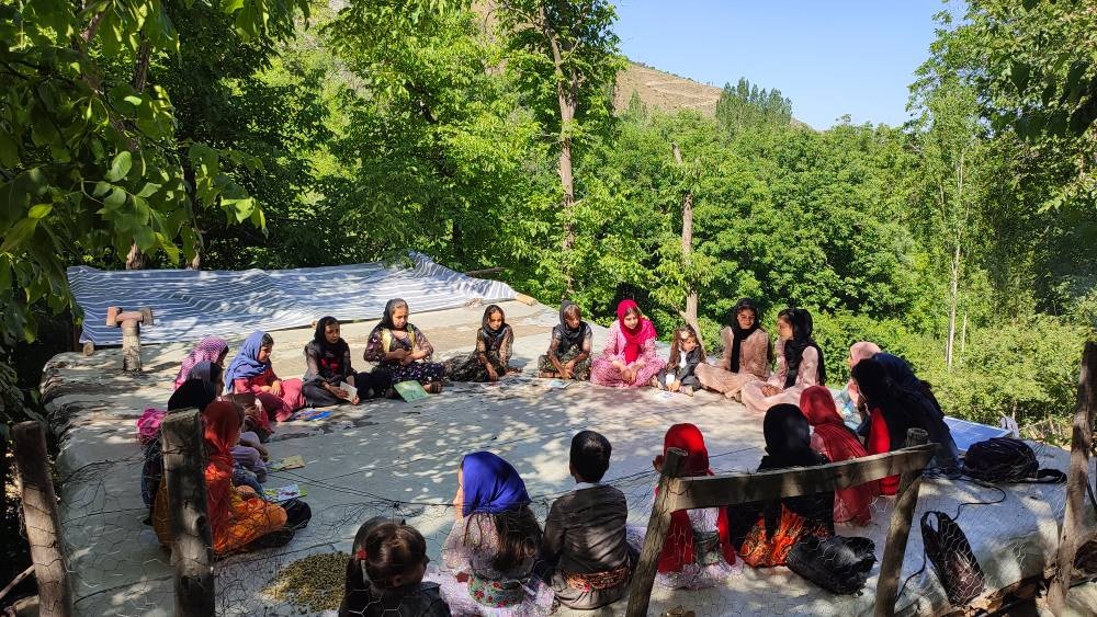 آغاز پویش کتابخوانی هوارنشینان در روستای بیساران سروآباد