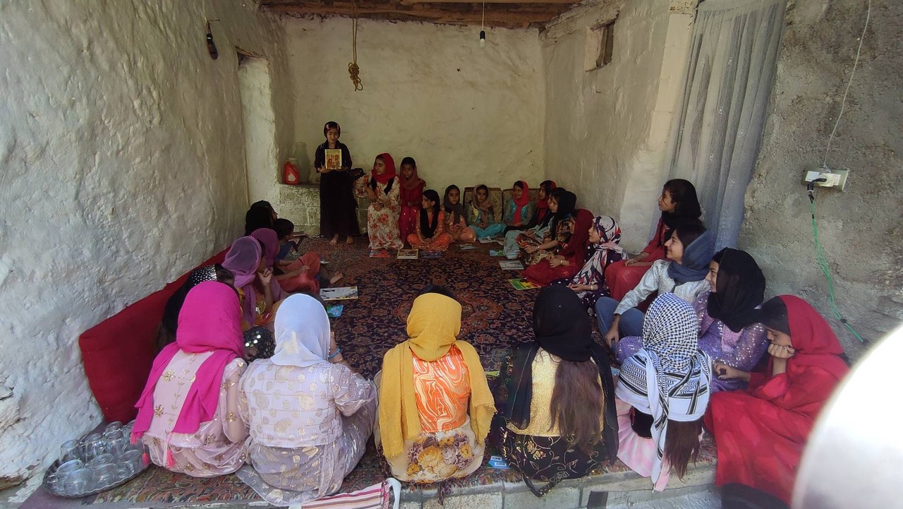 آغاز پویش کتابخوانی هوارنشینان در روستای بیساران سروآباد