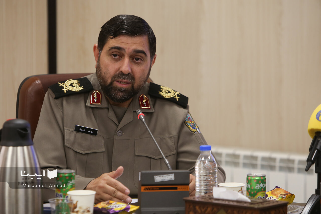 کتاب سال دفاع مقدس، پیشران یک حرکت عظیم است/ به بخش خصوصی میدان دهیم