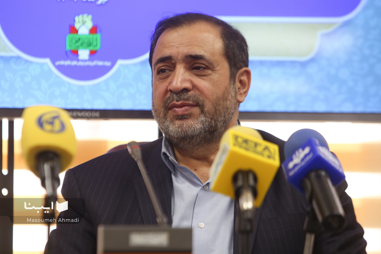 کتاب سال دفاع مقدس، پیشران یک حرکت عظیم است/ به بخش خصوصی میدان دهیم