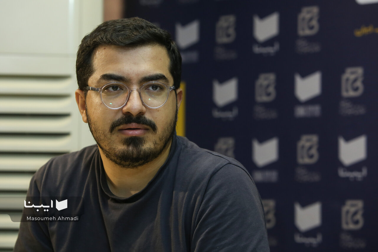 ساختار اقتباس مجموعه «یک پاورقی» پستمدرن است/ قصهها در این مجموعه خوب پیش میرود ولی یکهو رها میشود!