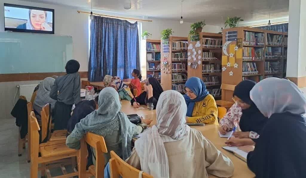 اهدای کتاب در تربتحیدریه و جوین/ کارگاه «نویسندگی خلاق» در جغتای