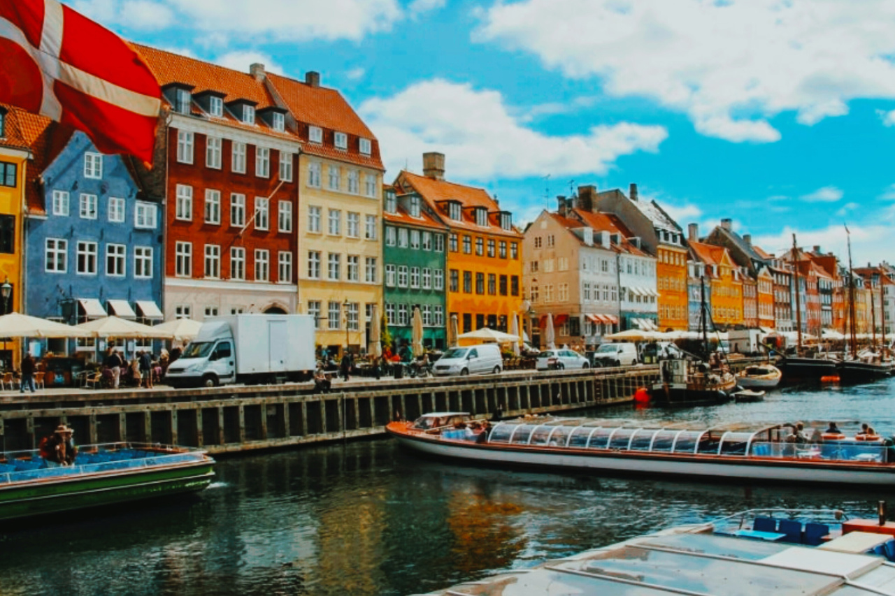 سرزمین «جوجه اردک زشت» و «دخترک کبریتفروش»!