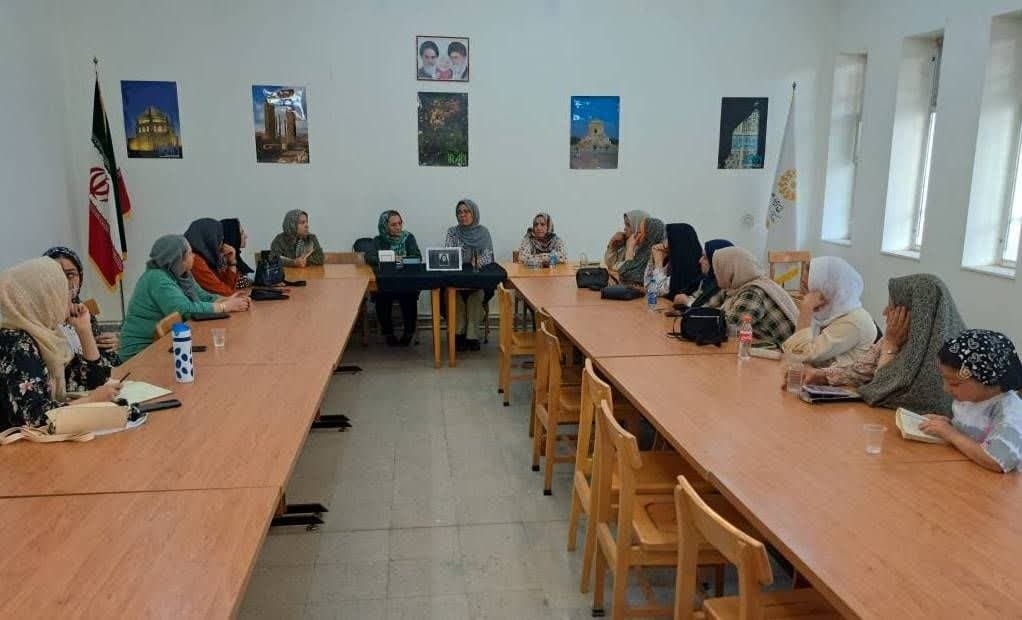 کارگاه شاهنامهخوانی تربتحیدریه/ جمعخوانی کتاب در بیدخت