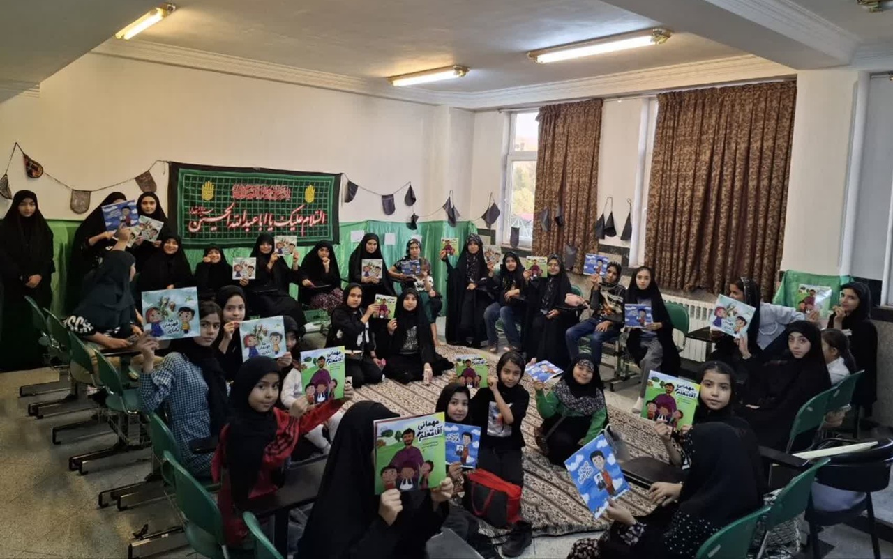 آغار پویش نذر کتاب «بچه هئیتی کتاب بخوان» در همدان