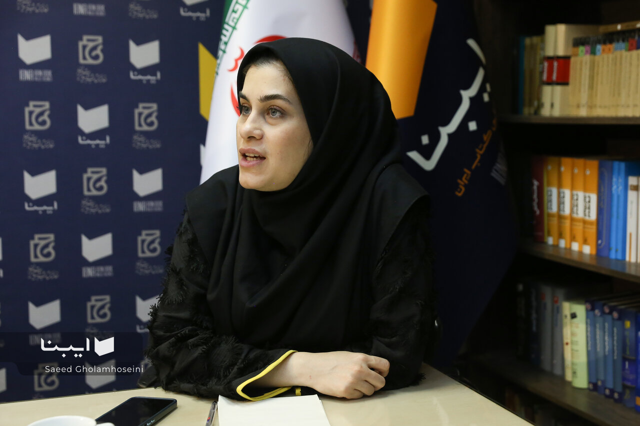 خلا پژوهشهای بومی و نبود بانک اطلاعاتی جامع پایاننامههای ادبی