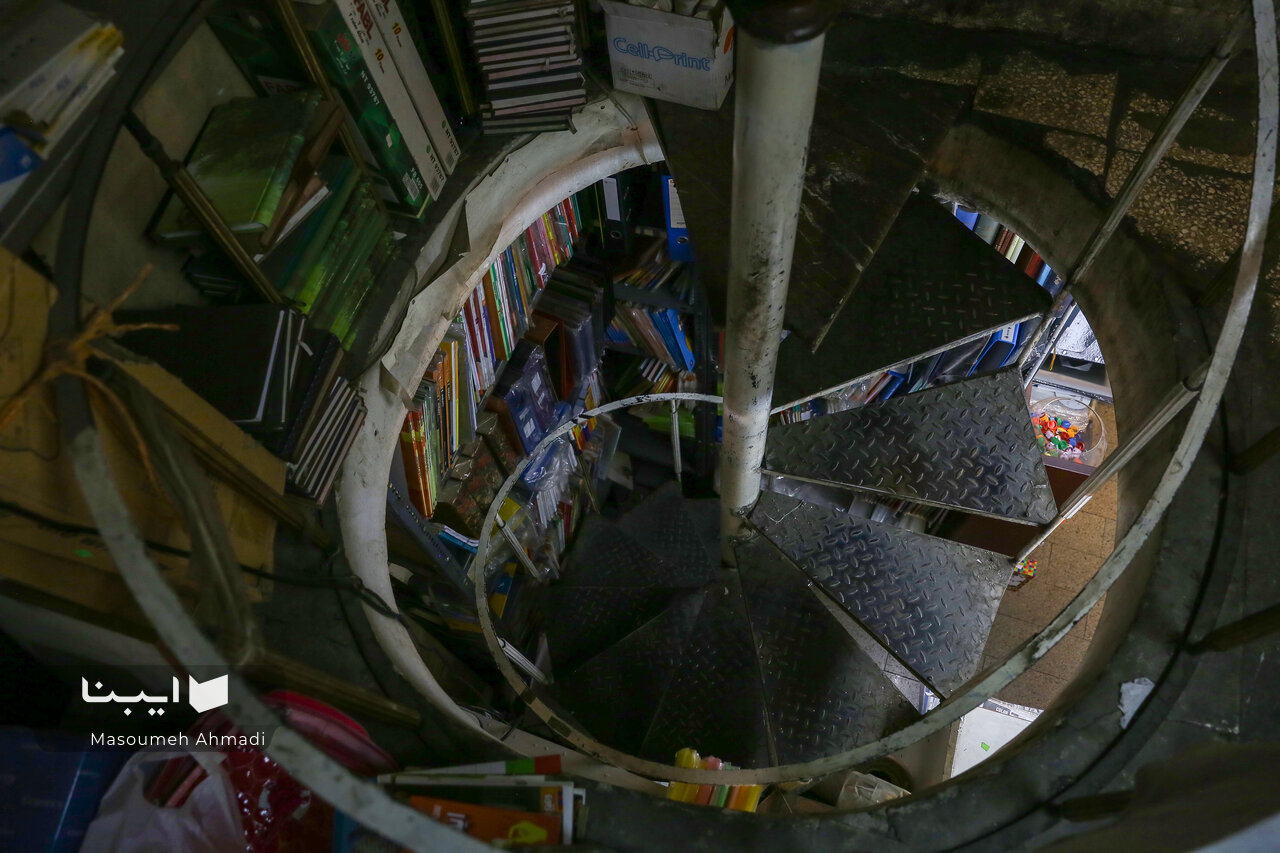 کتابفروشی «مهرگان»؛ یادگار عمر «بارانی» ها