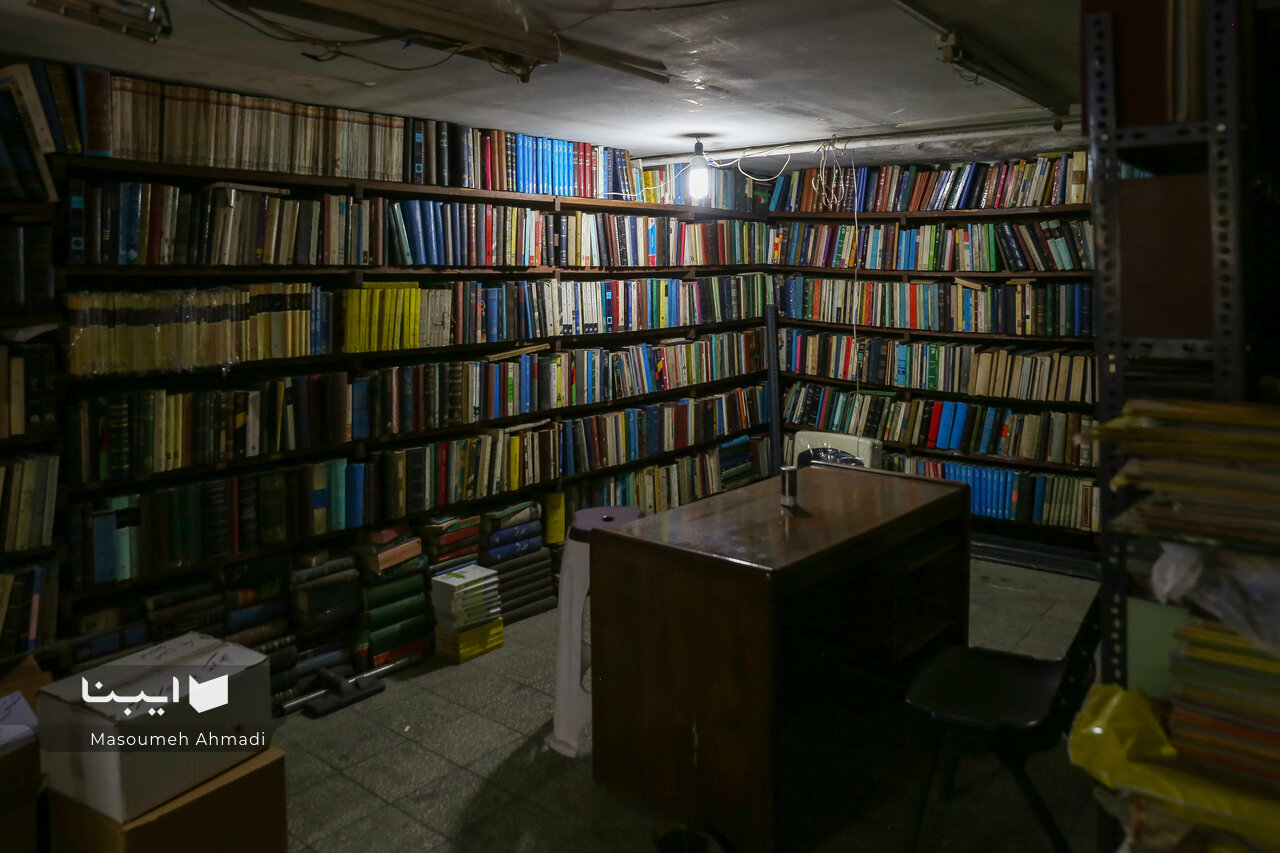 کتابفروشی «مهرگان»؛ یادگار عمر «بارانی» ها