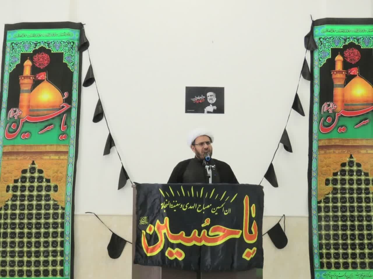 جامعه اسلامی پیرو ولایت و تکلیف مدار است