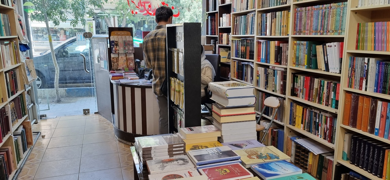 «ایران زمین»؛ فروشگاهی در همسایگی حکیم هزارهها