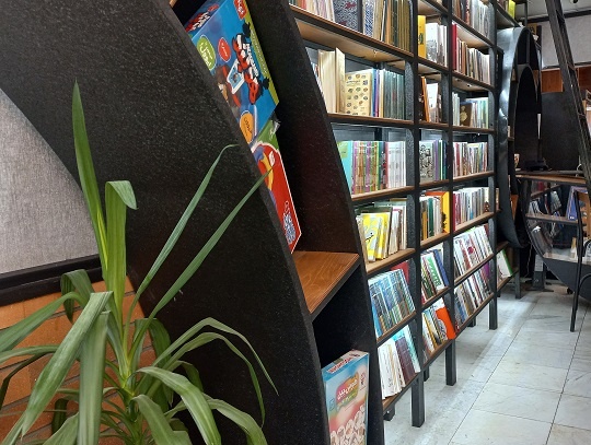 کتاب‌فروشی «کتاب‌های خوب»؛ ترکیبی از هنر، کتاب و کافه