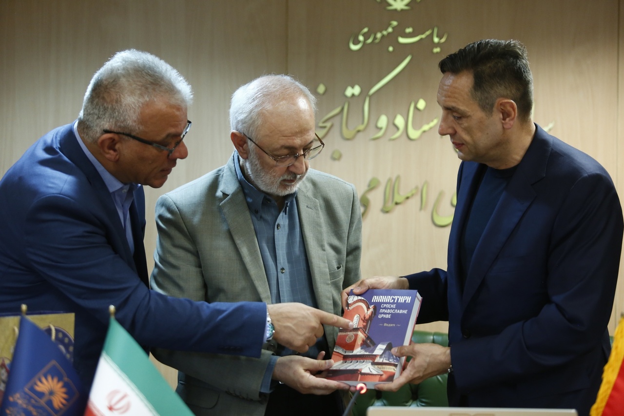 هیئت بلندپایه صربستان از کتابخانه ملی ایران بازدید کردند