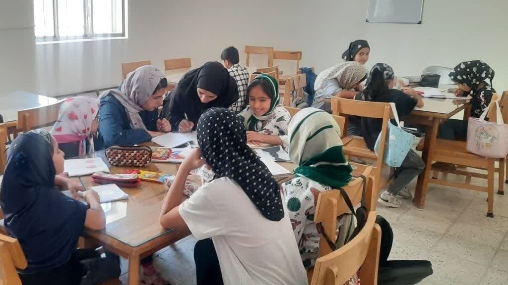 اهدای کتاب در تربتحیدریه/ رتبه نخست جایزه نمایشنامهنویسی به هنرمند تایباد