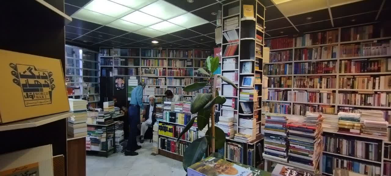 «کتاب شهر» مقصد کتابخوانهای حرفهای در قم است / ۵۰ هزار جلد کتاب میزبان مخاطبان