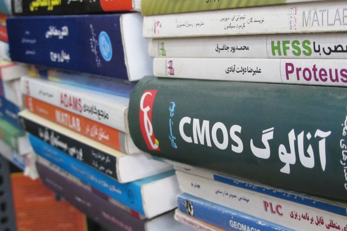 کتابفروشی معین؛ کوچک اما با صفا/ قفسه بیمشتری کتابهای علمی