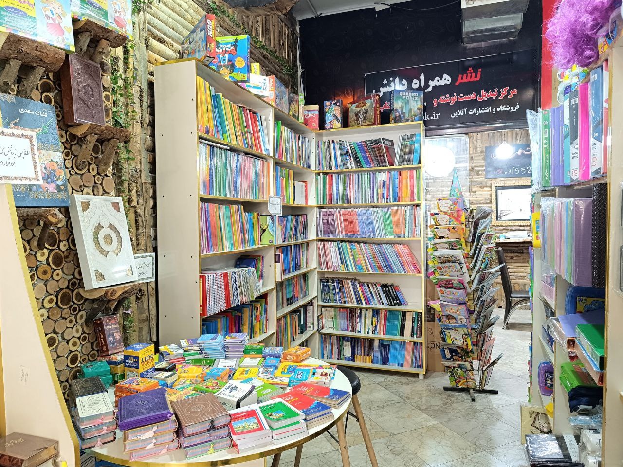 خانهکتاب؛ کتابفروشی جامع غرب مشهد/ علاقه به کتاب در آشفته بازار ماندگارم کرده است