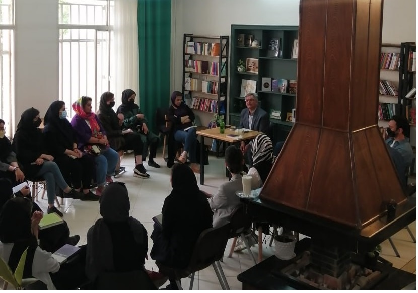 کافهکتابی برای تجربههای نو/ «خانه تجربه» پاتوق اهل کتاب مشهد