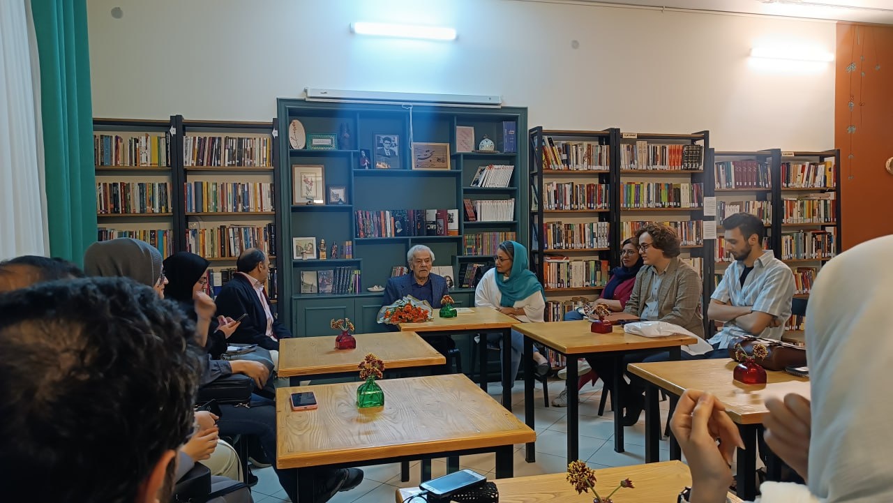 کافهکتابی برای تجربههای نو/ «خانه تجربه» پاتوق اهل کتاب مشهد