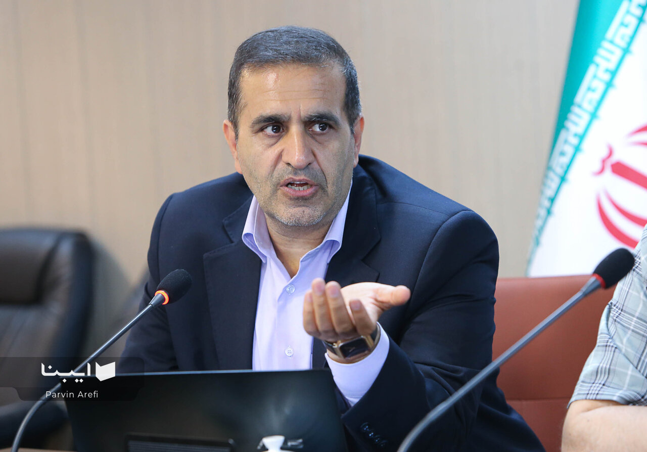 کتاب سفرنامه است یا حضرنامه؟/ باید انتظارات خود را از سفرنامهها معقول کنیم